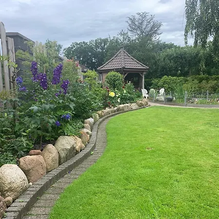 Grosses Haus Mit Top-garten Mitten In Villa